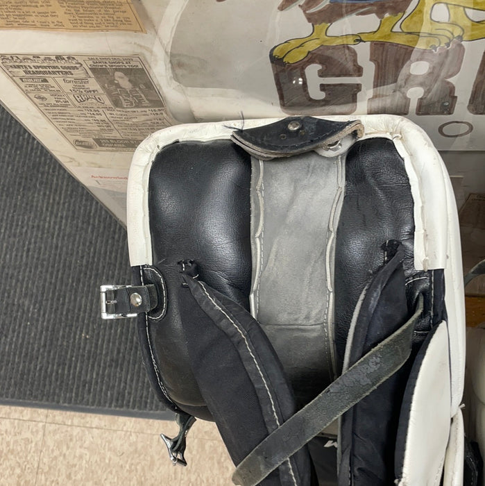 Used CCM Extreme Flex Pro 35”+2” Goalie Pads